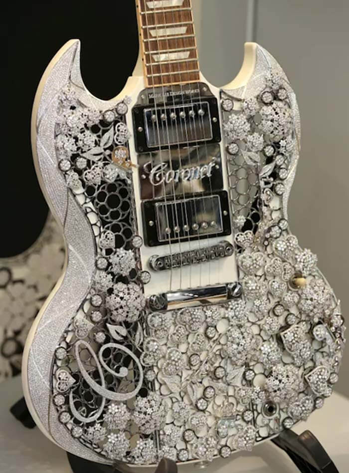 Бриллиантовая гитара за 2 миллиона на Baselworld